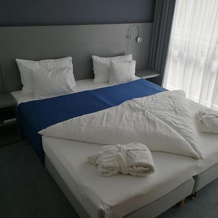 Hotel Yacht Wellness & Business Siófok Eksteriør bilde