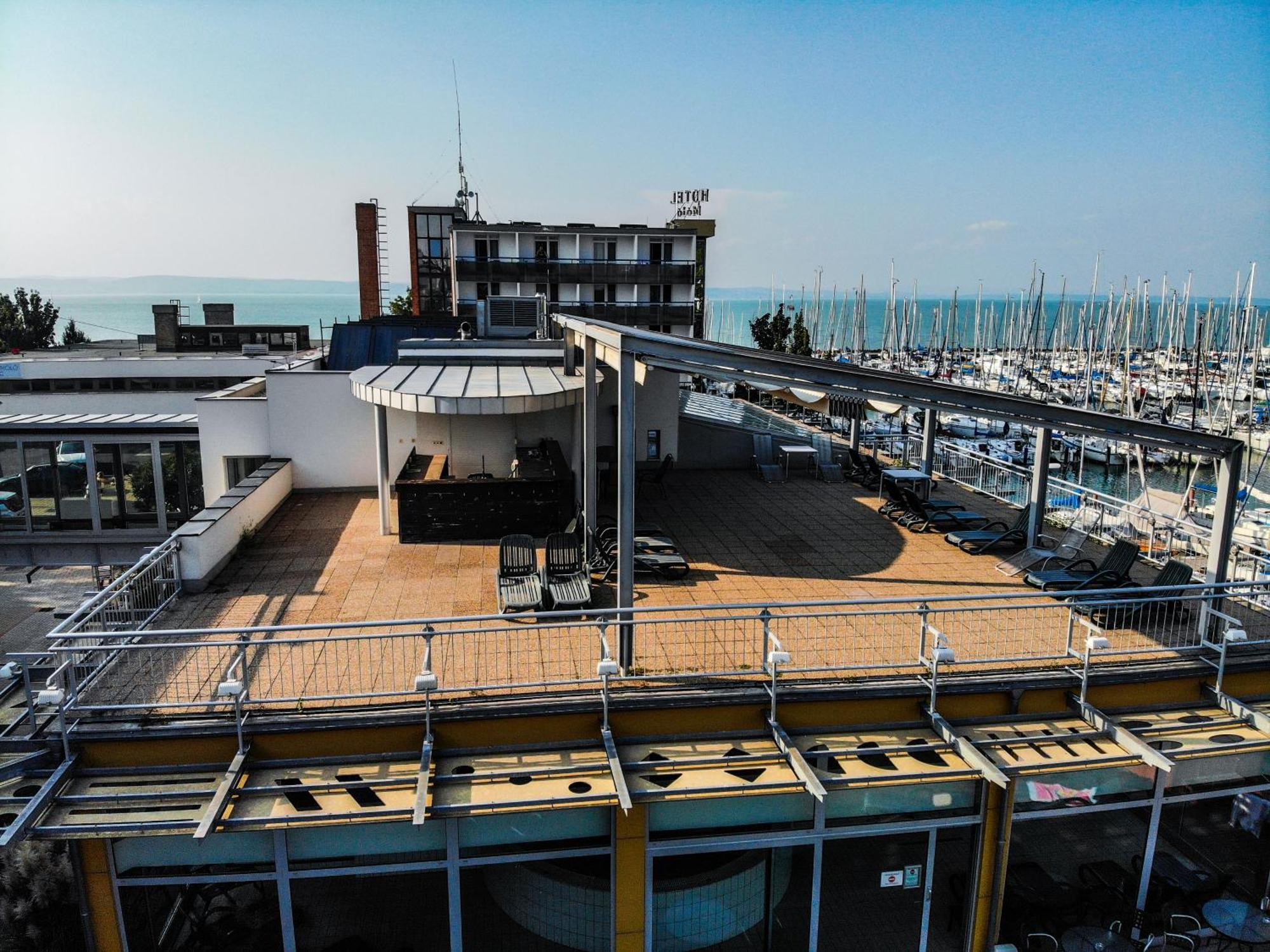 Hotel Yacht Wellness & Business Siófok Eksteriør bilde