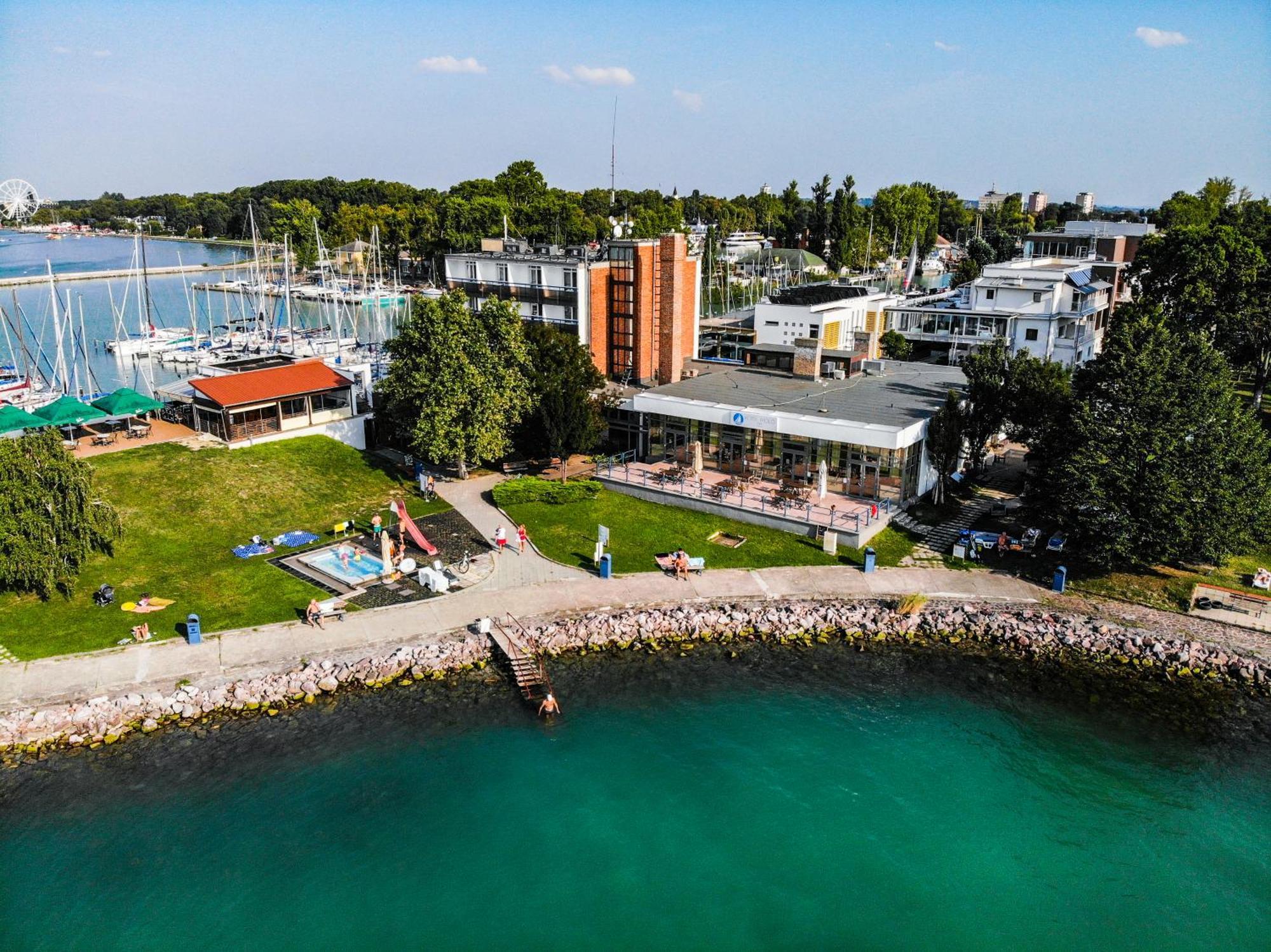 Hotel Yacht Wellness & Business Siófok Eksteriør bilde