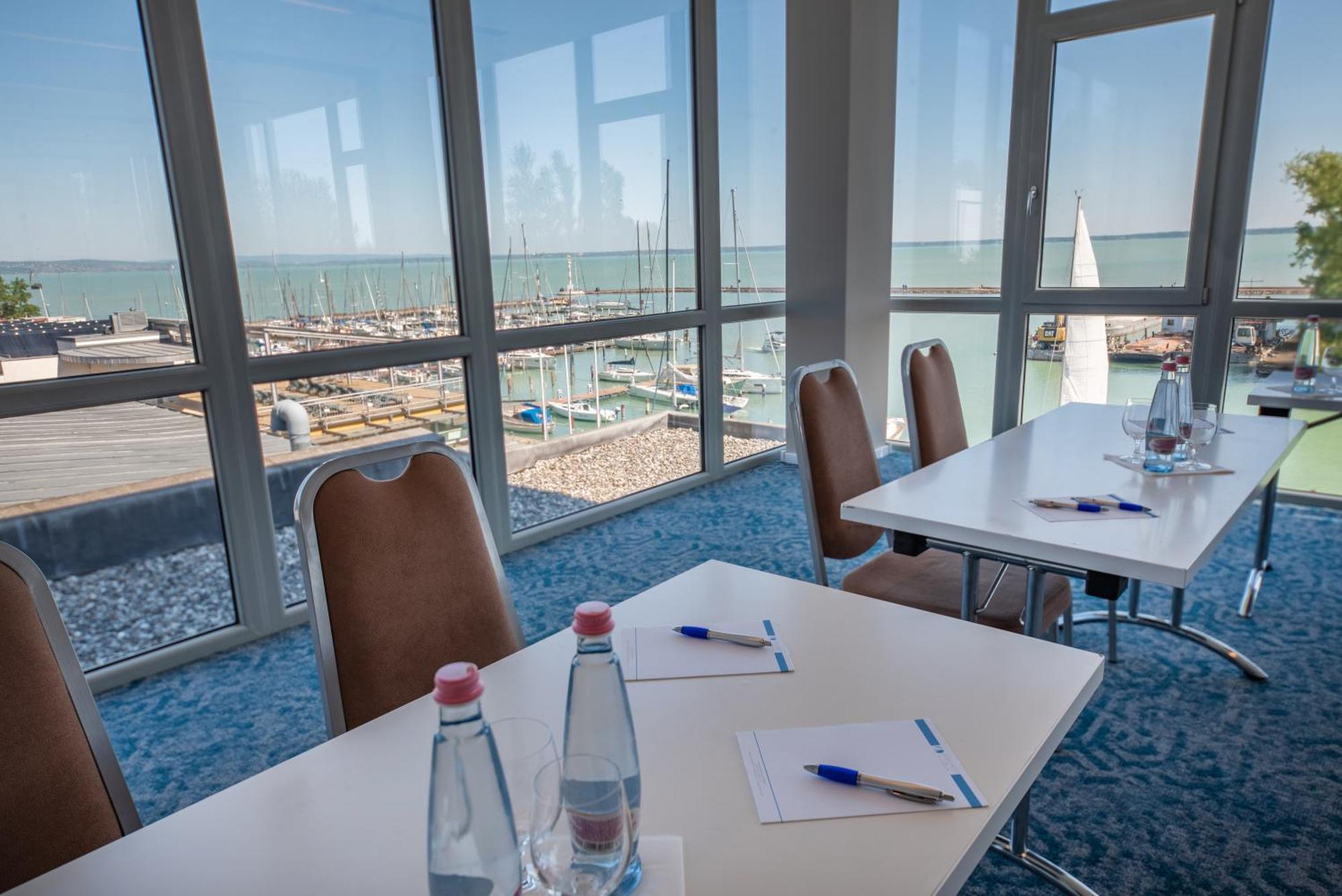 Hotel Yacht Wellness & Business Siófok Eksteriør bilde