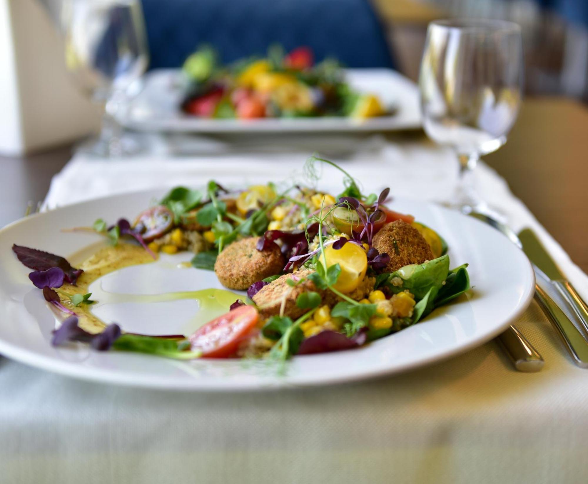 Hotel Yacht Wellness & Business Siófok Eksteriør bilde