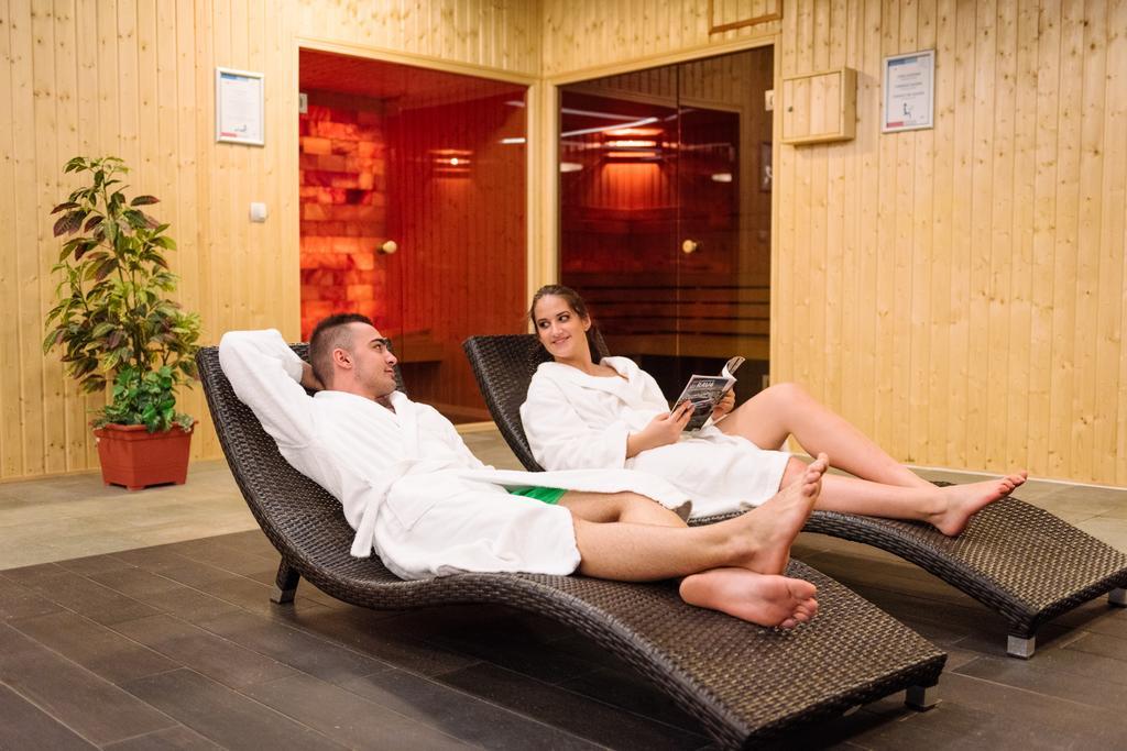 Hotel Yacht Wellness & Business Siófok Eksteriør bilde