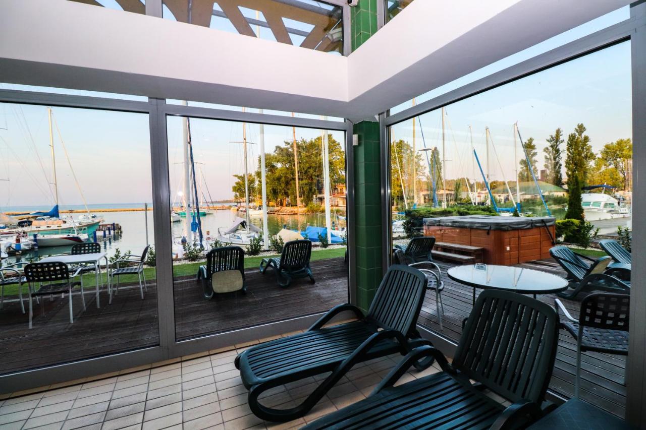 Hotel Yacht Wellness & Business Siófok Eksteriør bilde